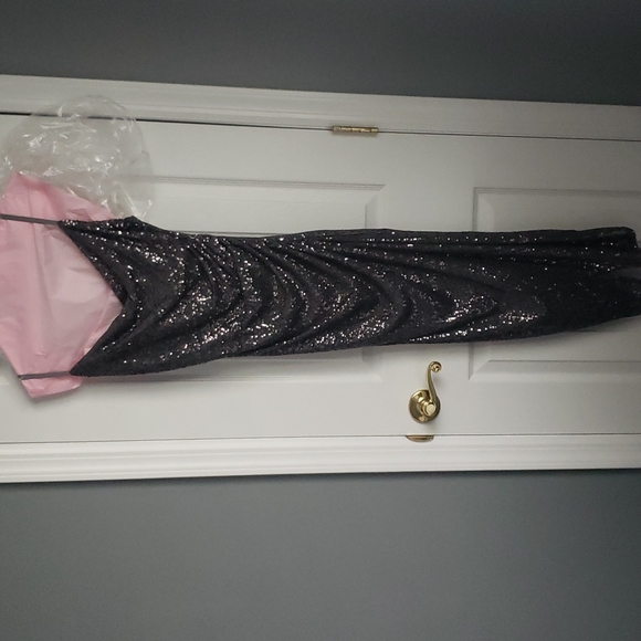 Sexy Sequined Event dress - Picture 2 of 5